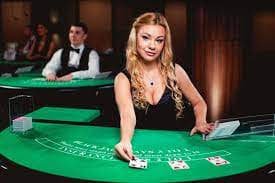 Panel kontrol permainan Speed Blackjack Tombol keputusan Hit, Stand, Double Down, dan Split di panel kontrol
